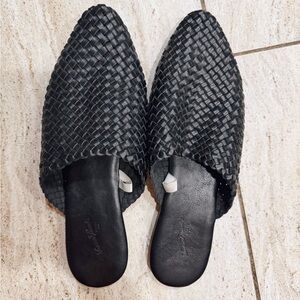 Universal Thread Black Woven Mules